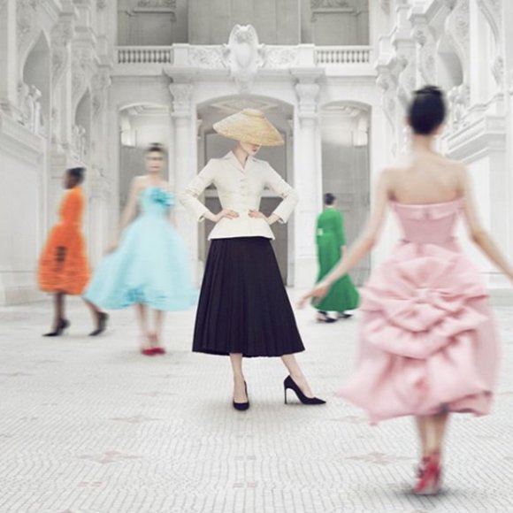 Bonjour! 🌂🕶 - Picture 2 of 2